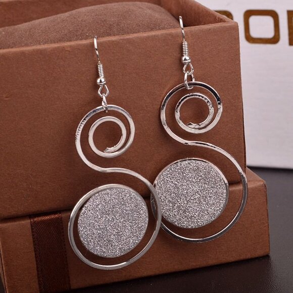Fashion Statement Frosted Geometric Earrings - Picture 2 of 2